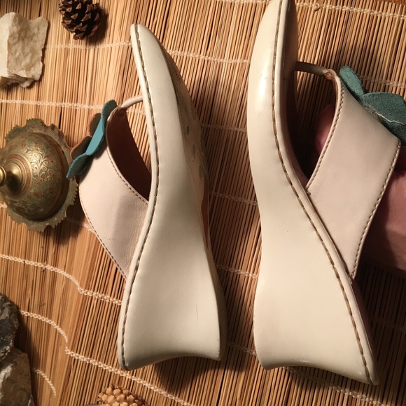 Born ~ Hand-Crafted FootWear Leather Flower Wedge - Picture 2 of 8